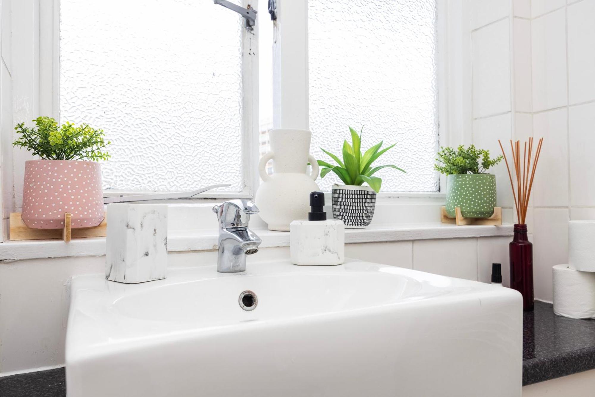 Trendy 4 Bed Apartment Near Vibrant Shoreditch W Balcony And Walking Distance To Tube London Kültér fotó