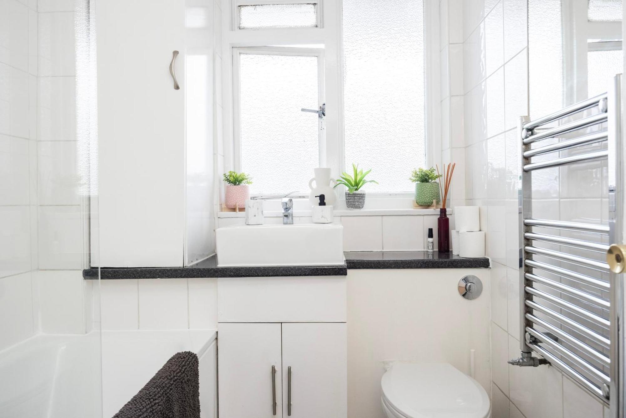 Trendy 4 Bed Apartment Near Vibrant Shoreditch W Balcony And Walking Distance To Tube London Kültér fotó